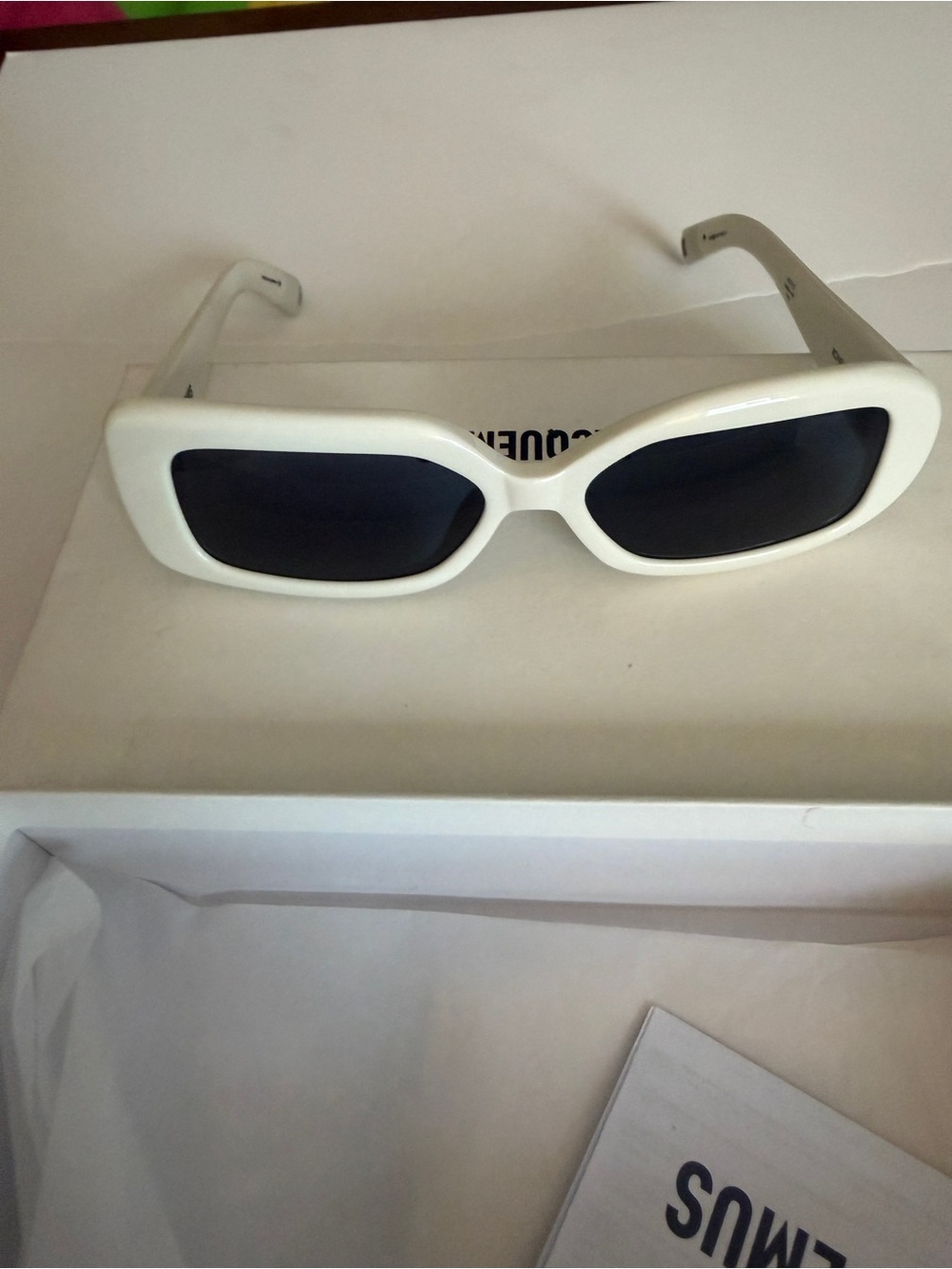 Jacquemus White Rectangular Sunglasses with Dark Lenses